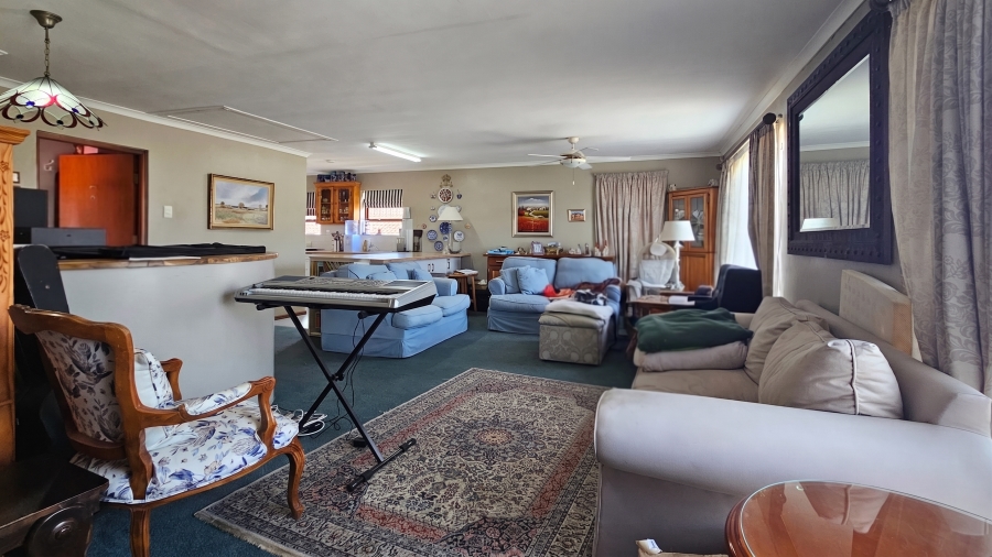5 Bedroom Property for Sale in Voelklip Western Cape